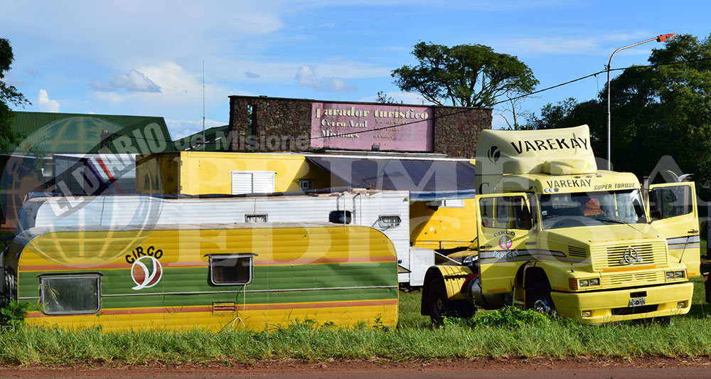 El circo tapó la casilla de turismo de Cerro Azul