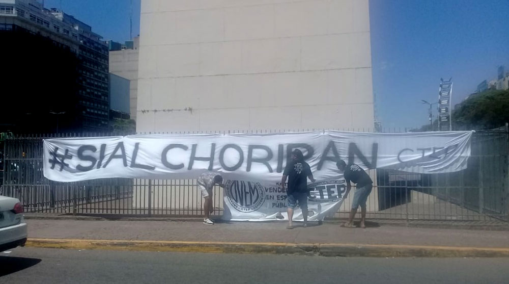 Particular protesta: en el Obelisco regalaron 1.000 choripanes