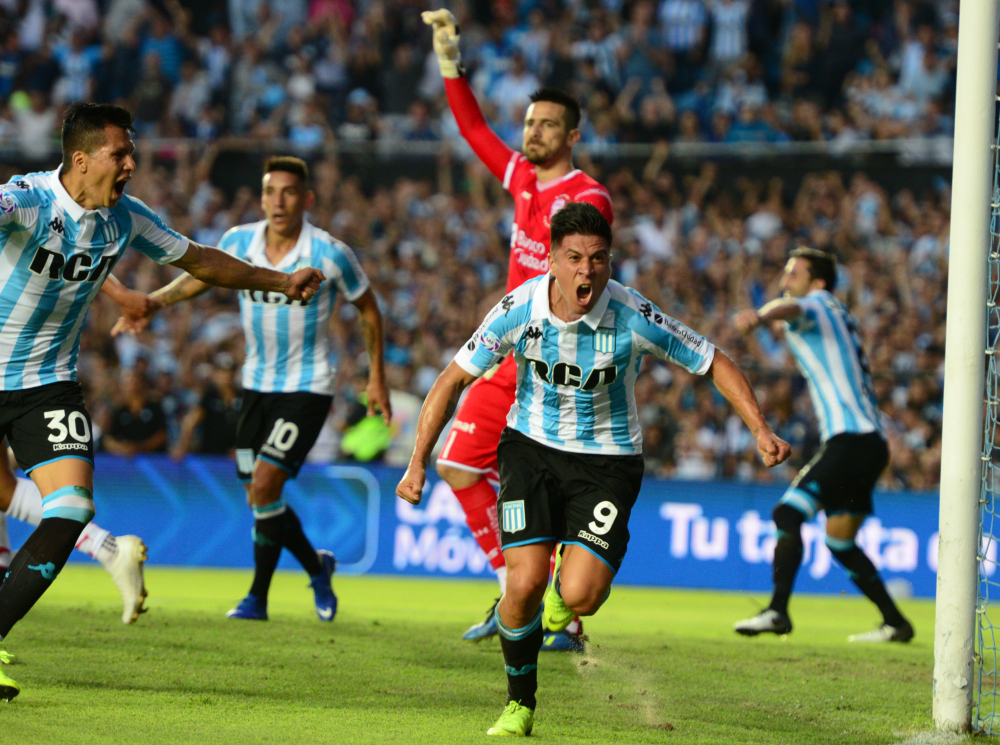 Superliga: Racing ganó y es el único puntero