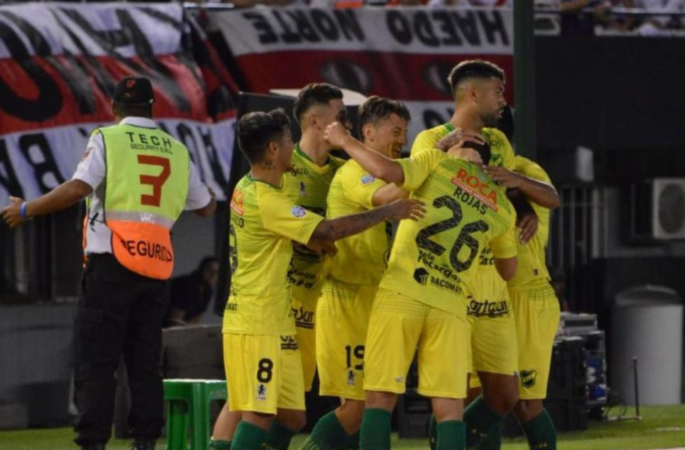 Talleres y Defensa debutan en las copas