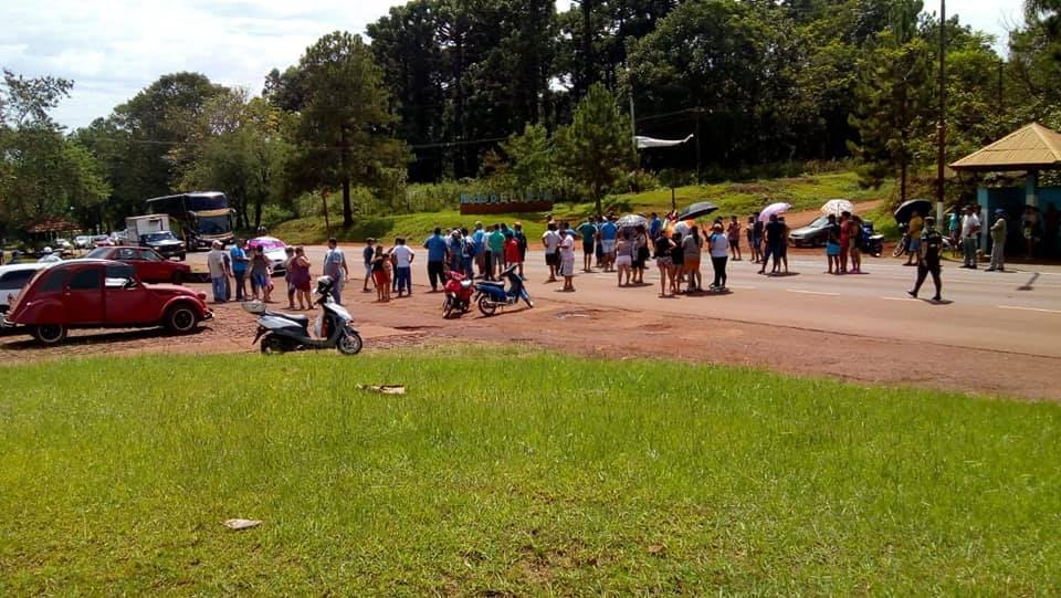 Continúa el corte de la ruta 12 en el acceso a Colonia Delicia