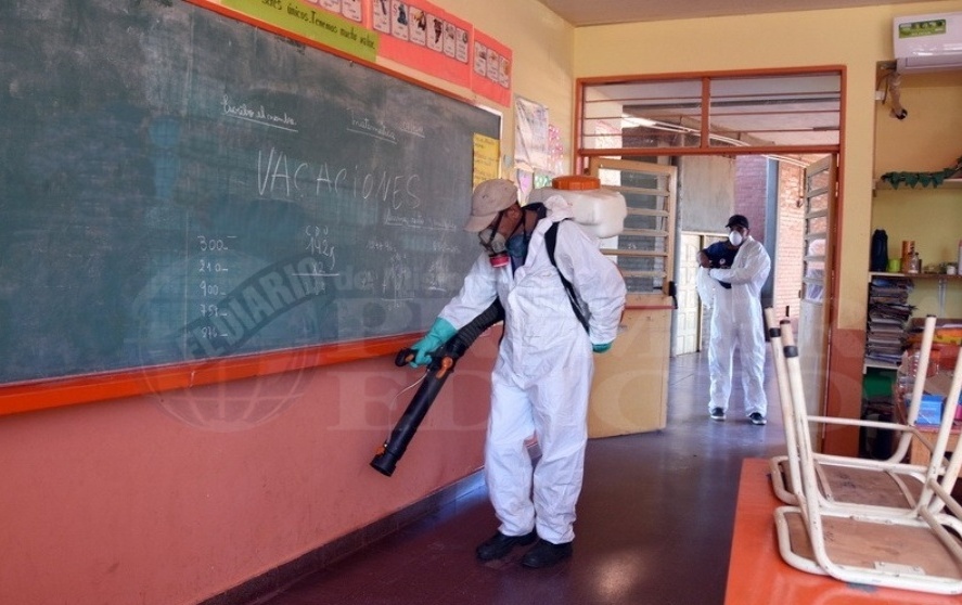 Comienzan a fumigar las 195 escuelas de Posadas