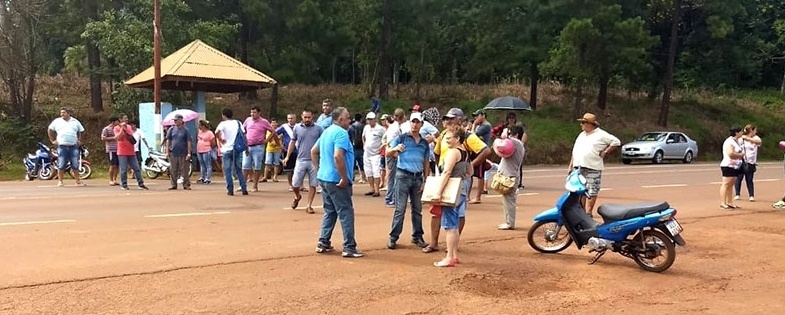 Vecinos de Mado protestan por las abultadas boletas de luz y cortan la ruta 12