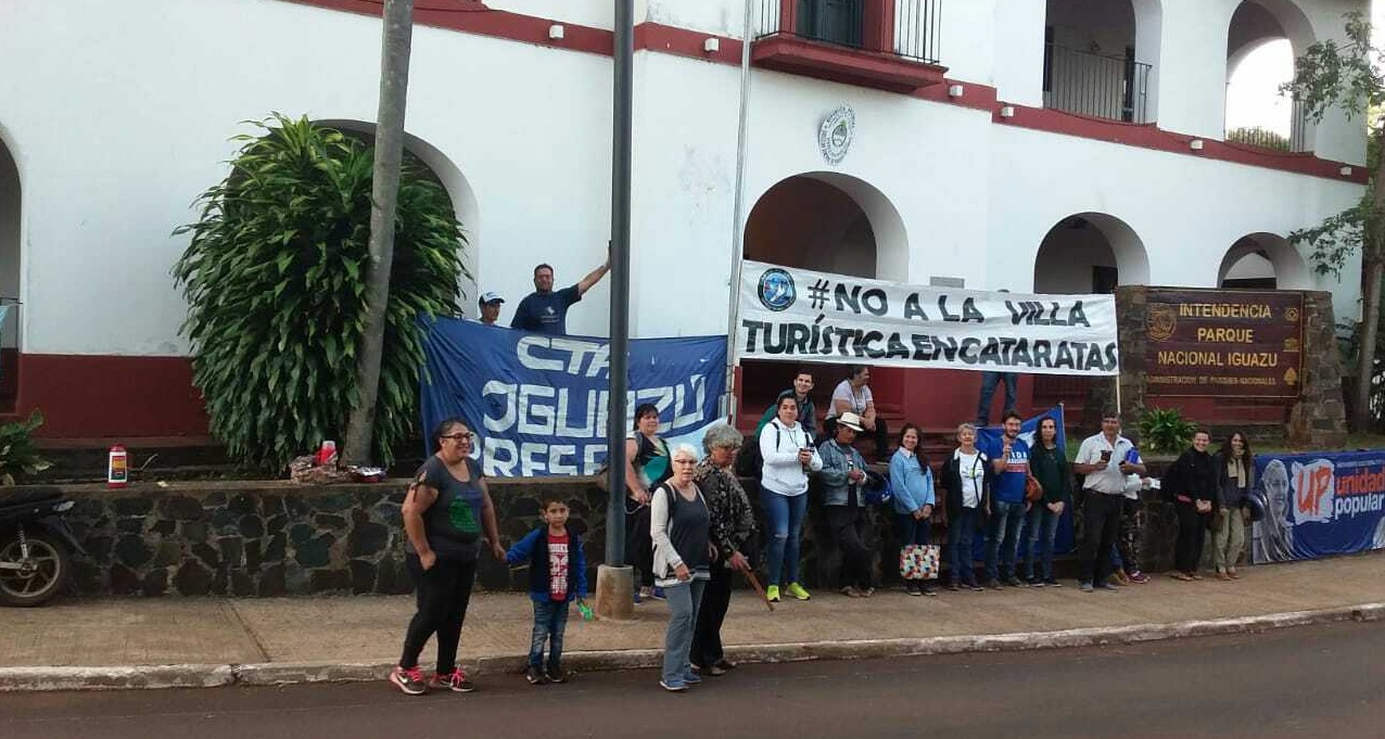 Rechazo a la Villa Turística: toman la Intendencia del PNI