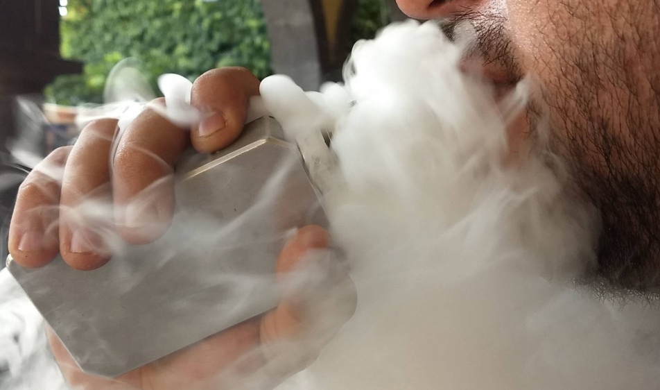 Pese a la prohibición, el uso de vapeadores se acrecienta