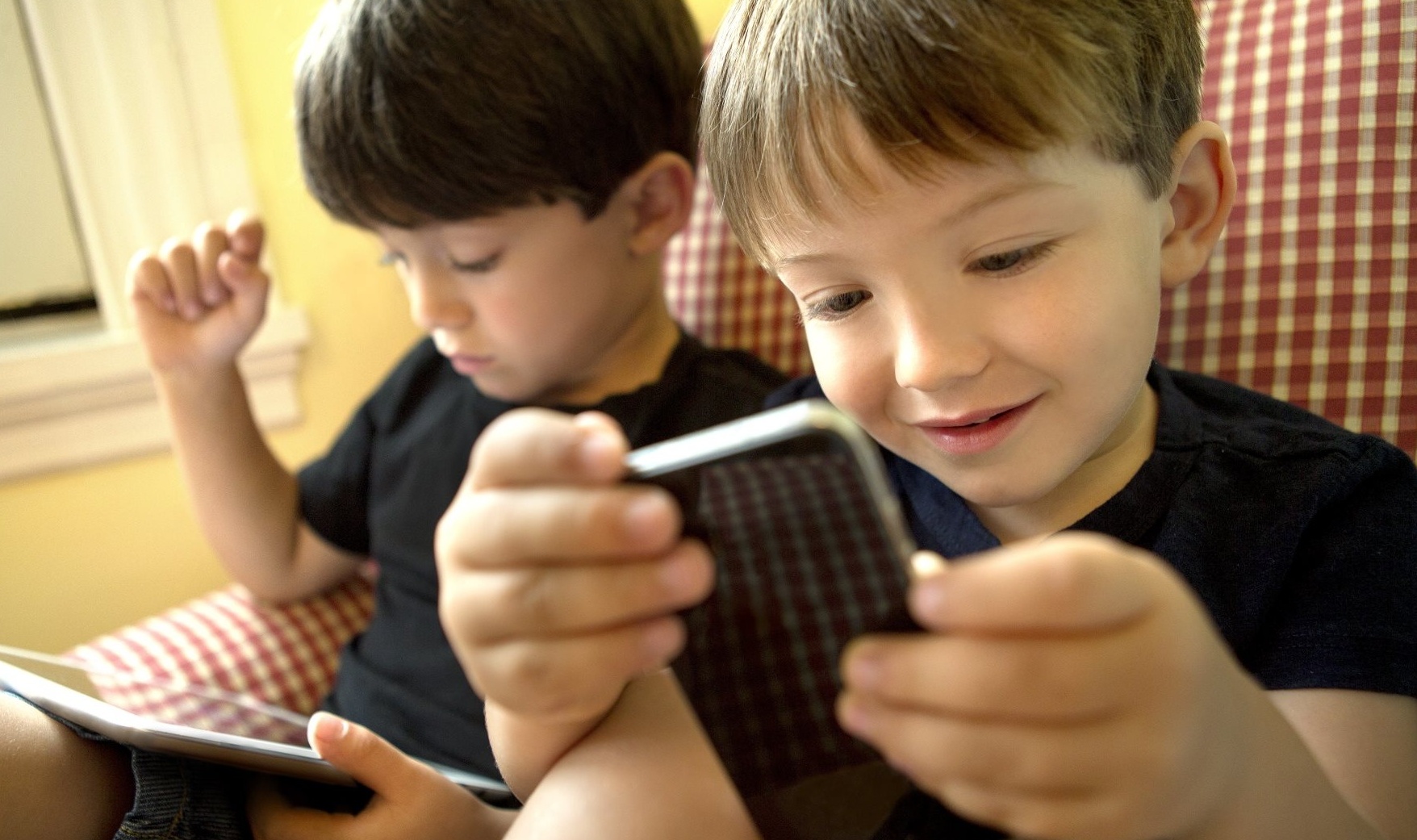 “Los chicos se vinculan al mundo como ven que nosotros nos vinculamos”