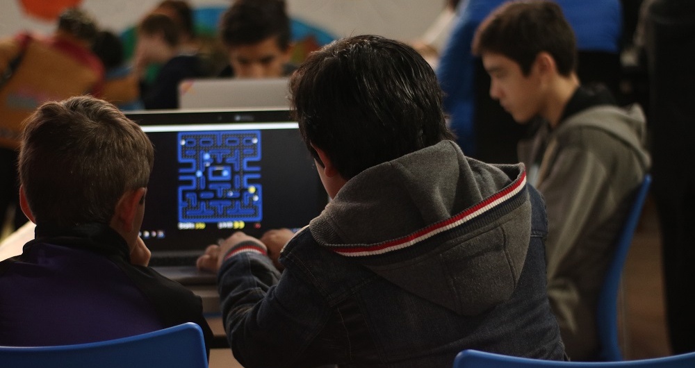 Convocan a jóvenes para la creación de controladores para videojuegos