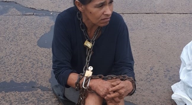 Itaembé Miní: Menores se encadenaron y pidieron asistencia por la lluvia