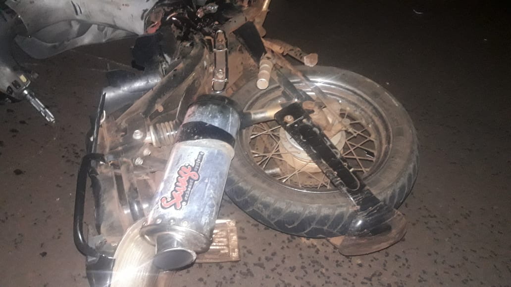 Choque entre tres motocicletas dejó un herido de gravedad
