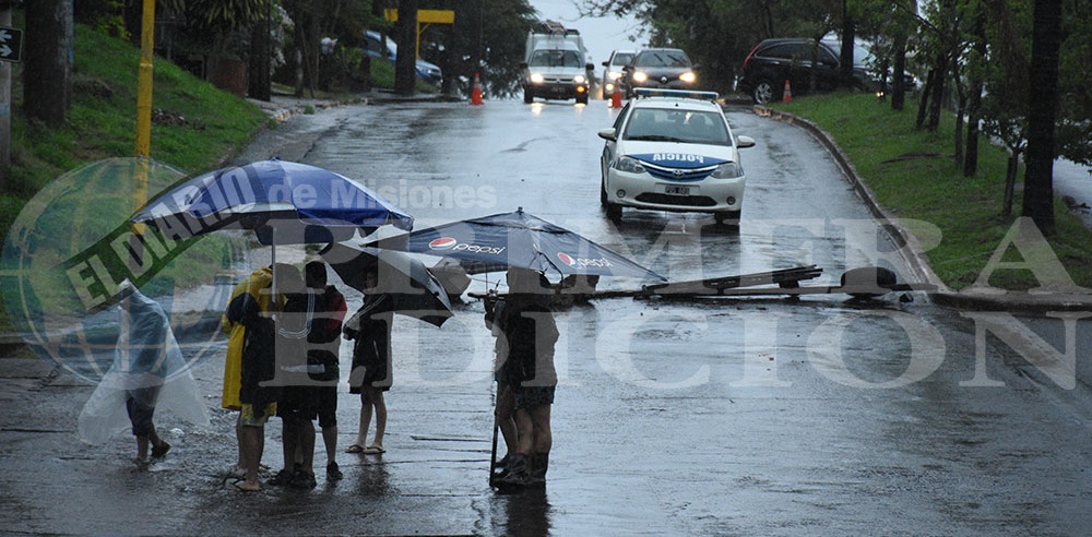 Volvieron a inundarse y cortaron la avenida Urquiza
