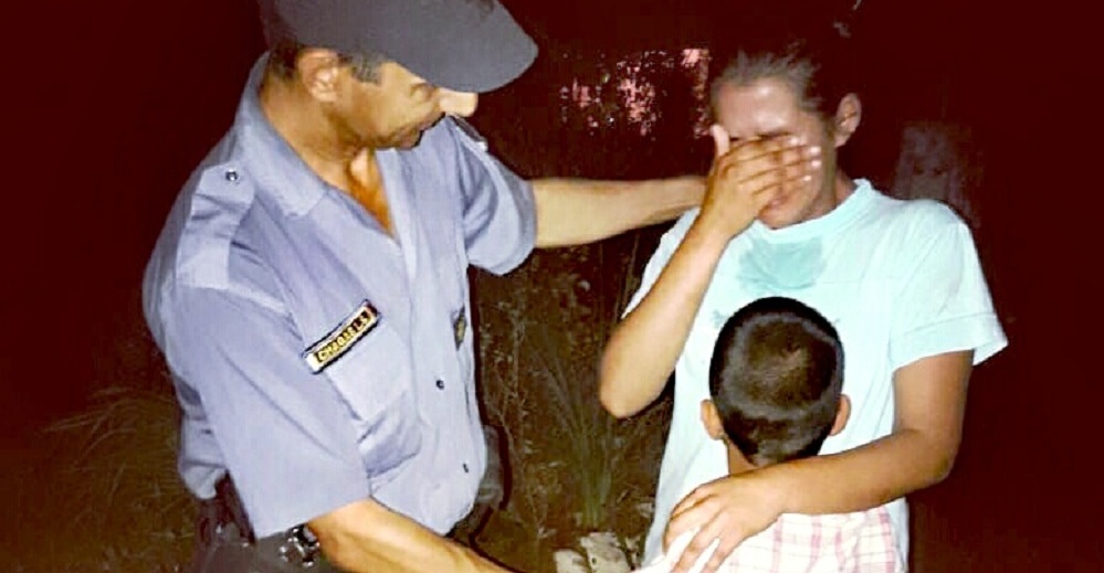 Por temor a ser reprendido, un niño decidió no regresar a su casa