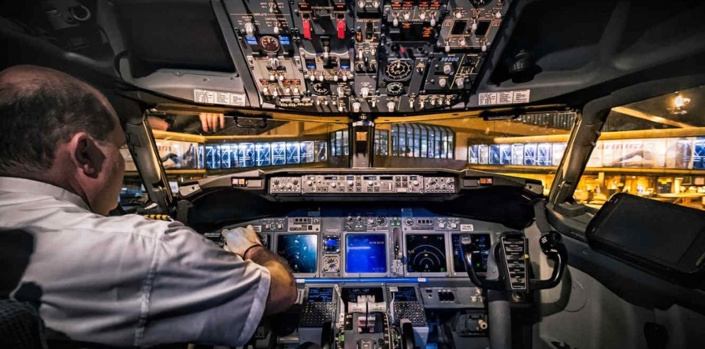 Paro en Aerolíneas y Austral para el 1º de abril