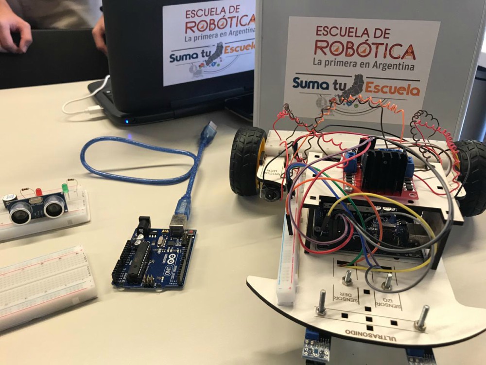 Más de mil visitantes en el estand de la Escuela de Robótica del Arduino Day