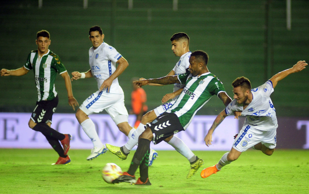 Superliga: Banfield mereció más pero no pudo con Godoy Cruz