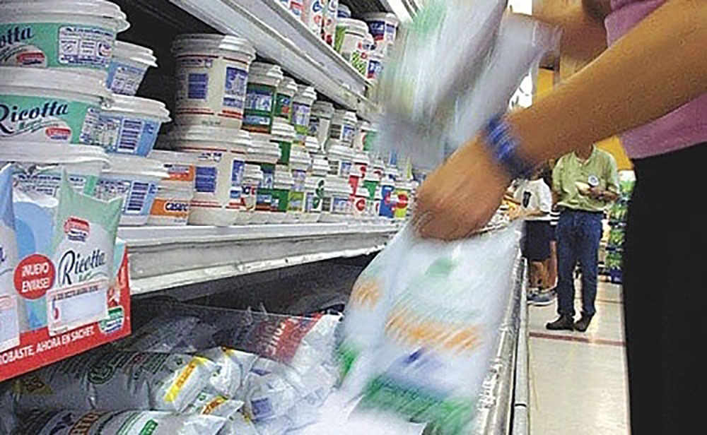 Adelantan escasez de leche porque “seguirán cerrando tambos”