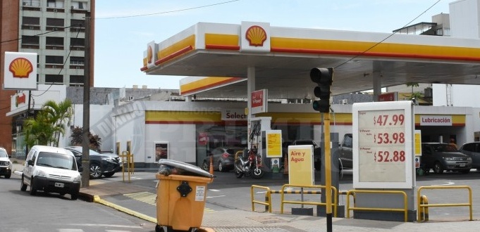 La nafta alcanzó los 54 pesos en Posadas