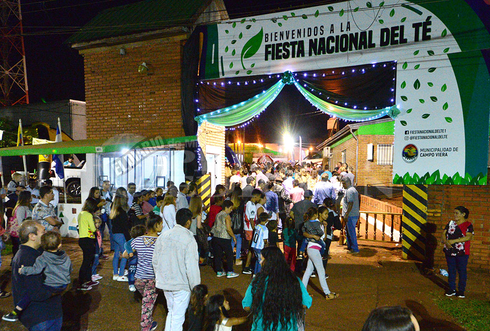 Campo Viera celebra con música y desfile