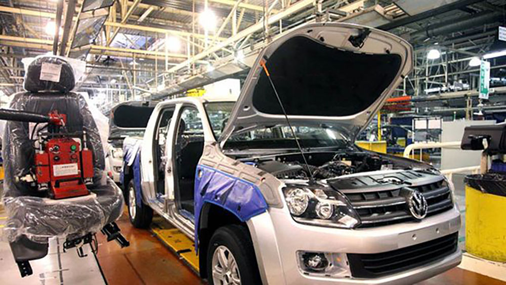 Volkswagen suspende operarios hasta fin de año