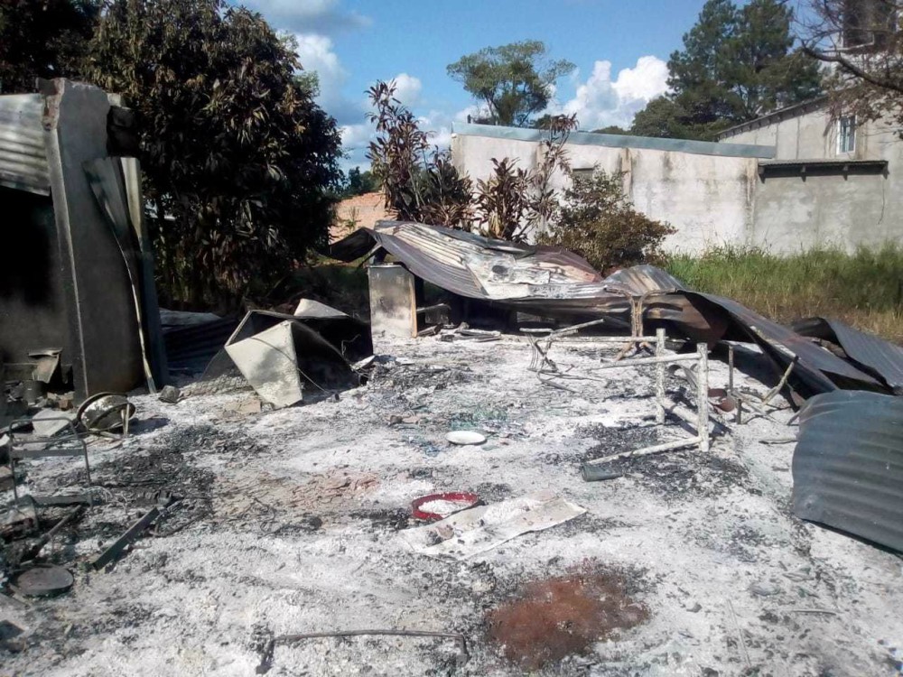 Familia de Pozo Azul perdió todo en el incendio de su casa