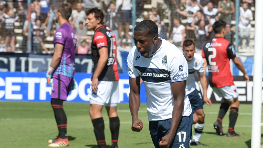 Acción sabatina en la Superliga