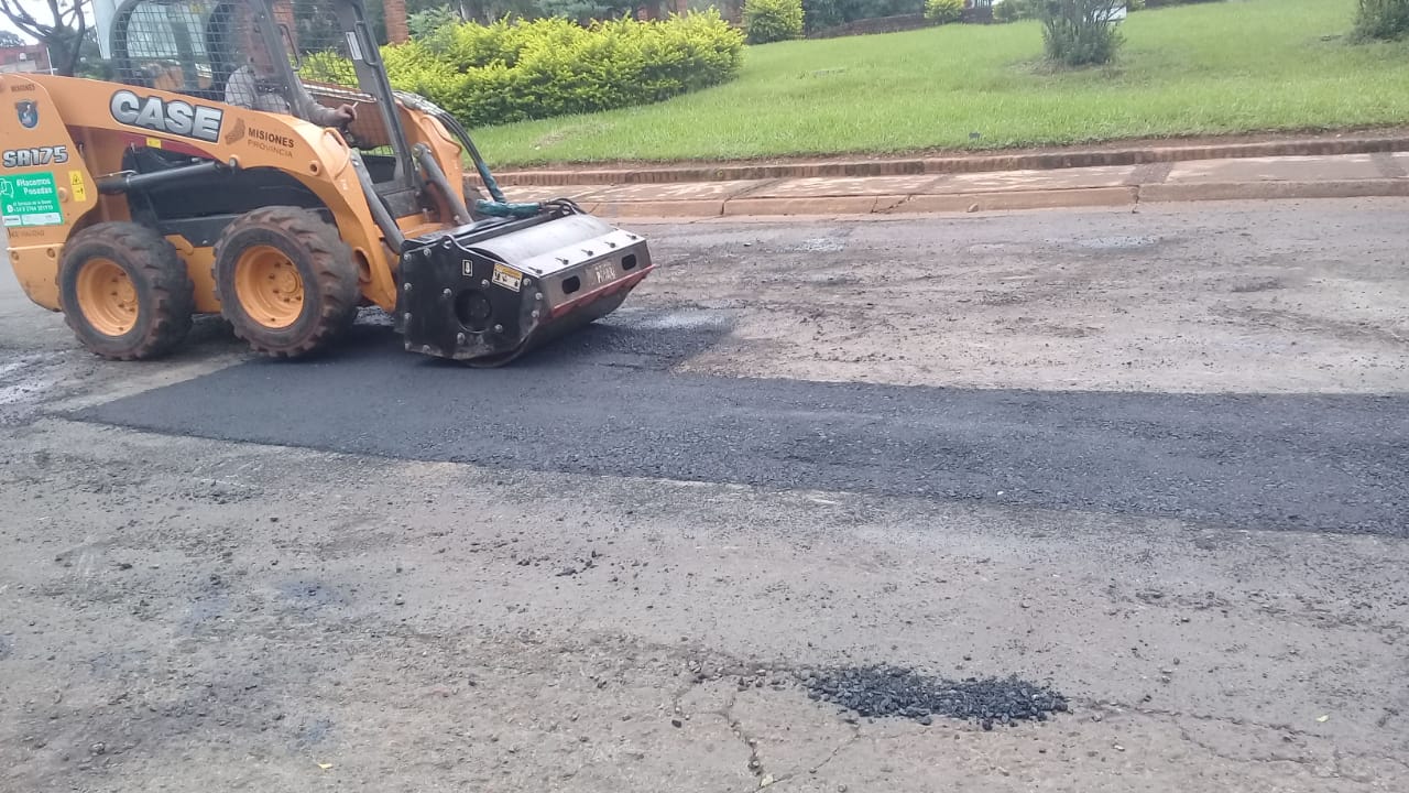 Culminaron bacheos en la rotonda de acceso a la avenida Uruguay