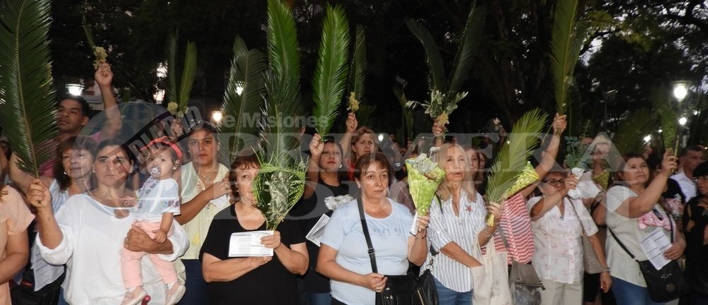 Domingo de Ramos en Posadas en las plazas San Martín y 9 de Julio