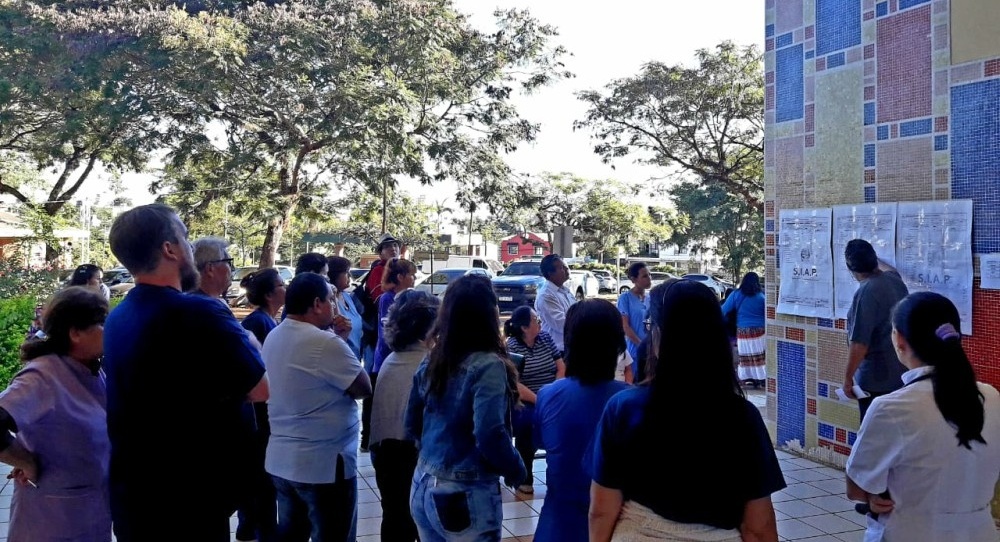 Trabajadores en el Hospital de Pediatría en emergencia salarial