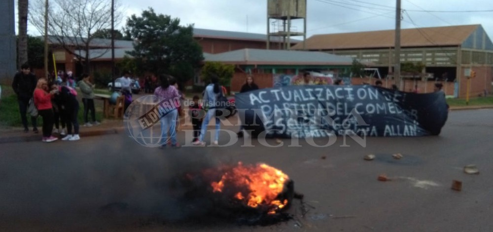 Padres de la Escuela 609 volvieron a cortar la Cocomarola