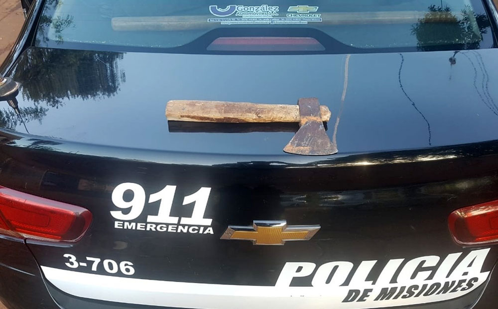 Quiso agredir a su padre y a un vecino con un hacha
