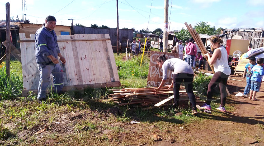 Familias del barrio Los Oleritos fueron trasladadas a Itaembé Guazú