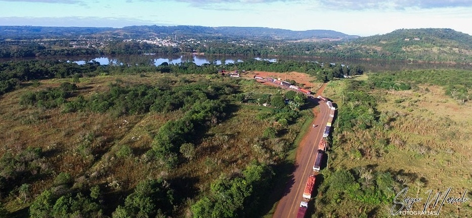 Más de 300 camiones varados en San Javier, esperando pasar a Brasil