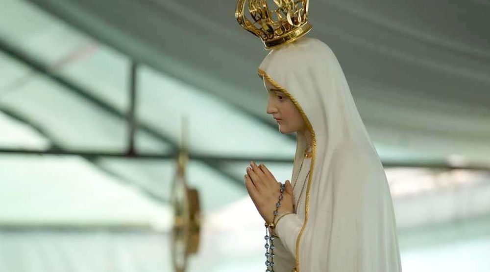 Los fieles católicos celebran este lunes el día de la Virgen de Fátima