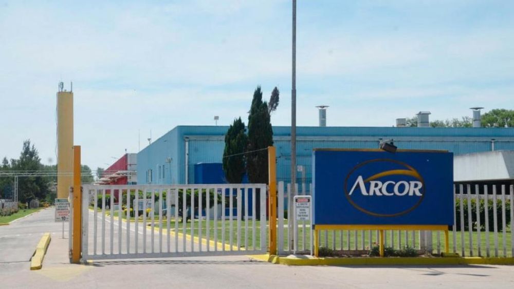 Arcor cierra una planta por un mes por la fuerte caída del consumo interno
