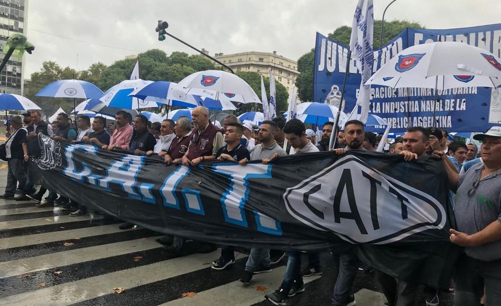 El Gobierno analiza cómo evitar el pago de Ganancias por feriados y horas extras