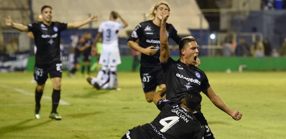 Copa Superliga: Argentinos pisó fuerte en La Plata y está en semis