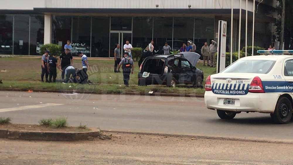 Subcomisario de la Policía de Misiones herido en choque en Posadas