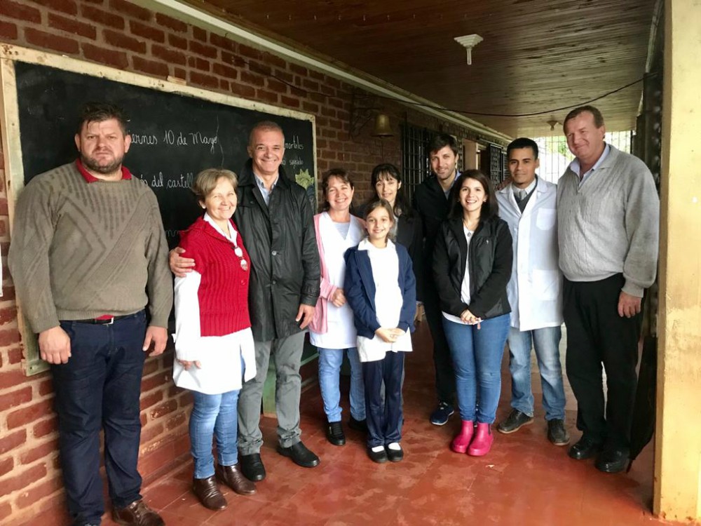 Carlos Arce recorrió escuelas y visitó el Centro de Salud San Lucas
