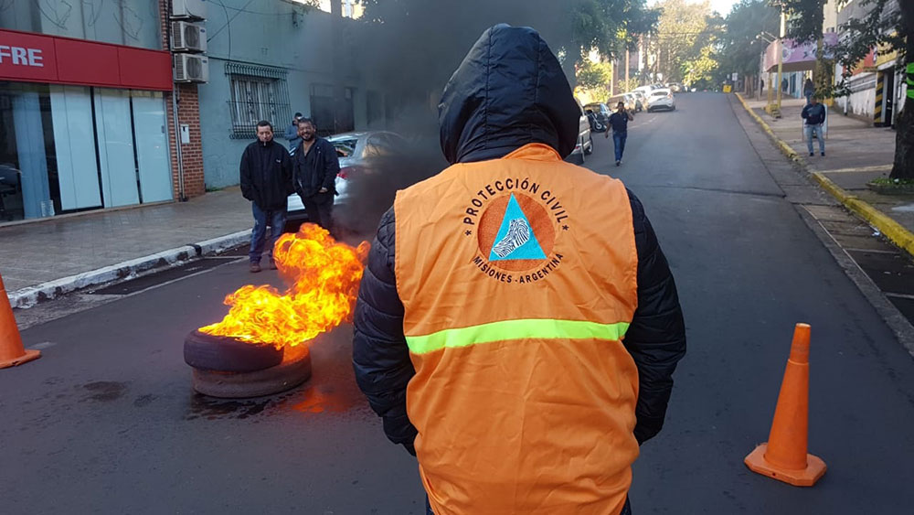 Empleados de Defensa Civil protestan por recomposición salarial