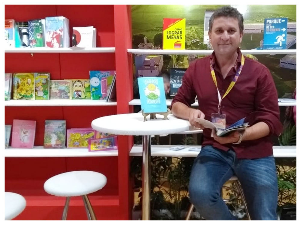 “Jajejóu Ayureve” se lució en la Feria Internacinal del libro