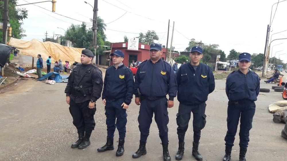 Manifestantes cortan la avenida Cabo de Hornos