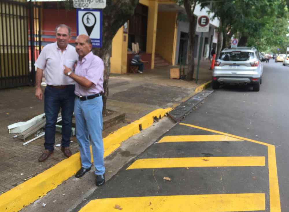 Dársena para asistentes al Centro del Ciego