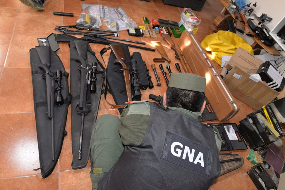 Incautaron poderoso arsenal tras múltiples allanamientos: hay 17 detenidos