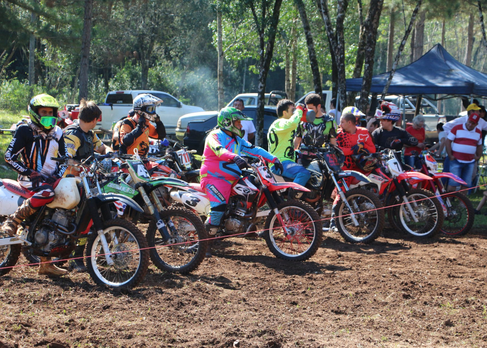 Caá Yarí vivió la fiesta del Súper Enduro Cross