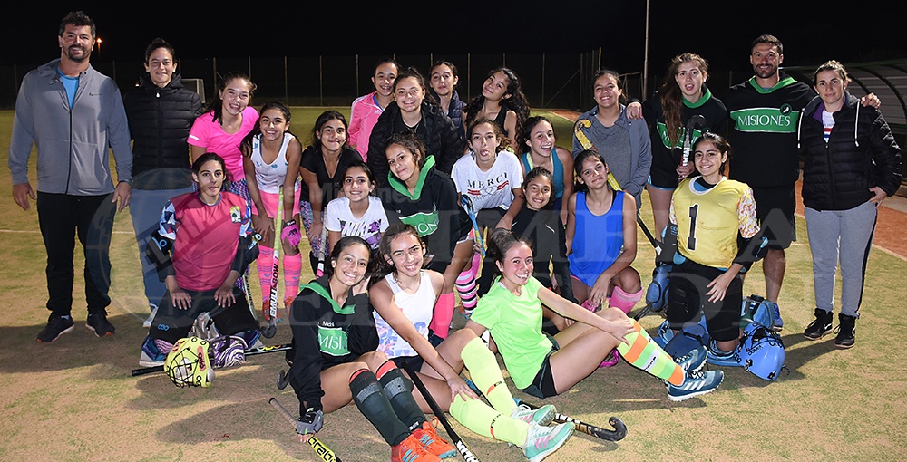 Las chicas del Sub-14 de hockey listas para competir en el Regional del NEA