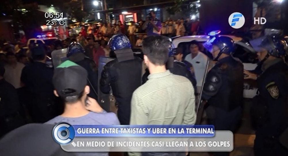Tensión entre taxistas y chóferes de Uber en Asunción