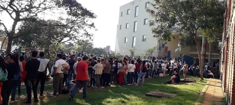 Abrazo simbólico al hospital público