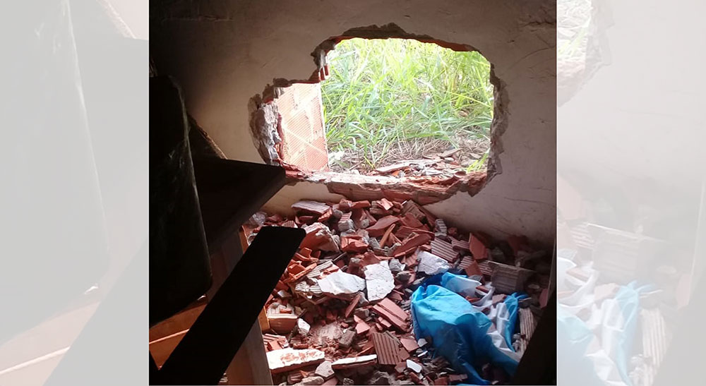 Abrieron un boquete para robar televisores y equipos de audio