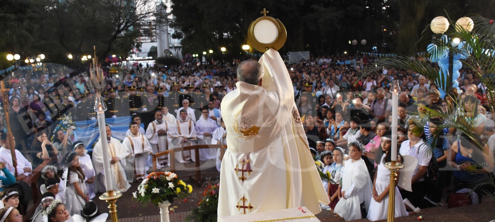 Miles de fieles festejaron Corpus Christi