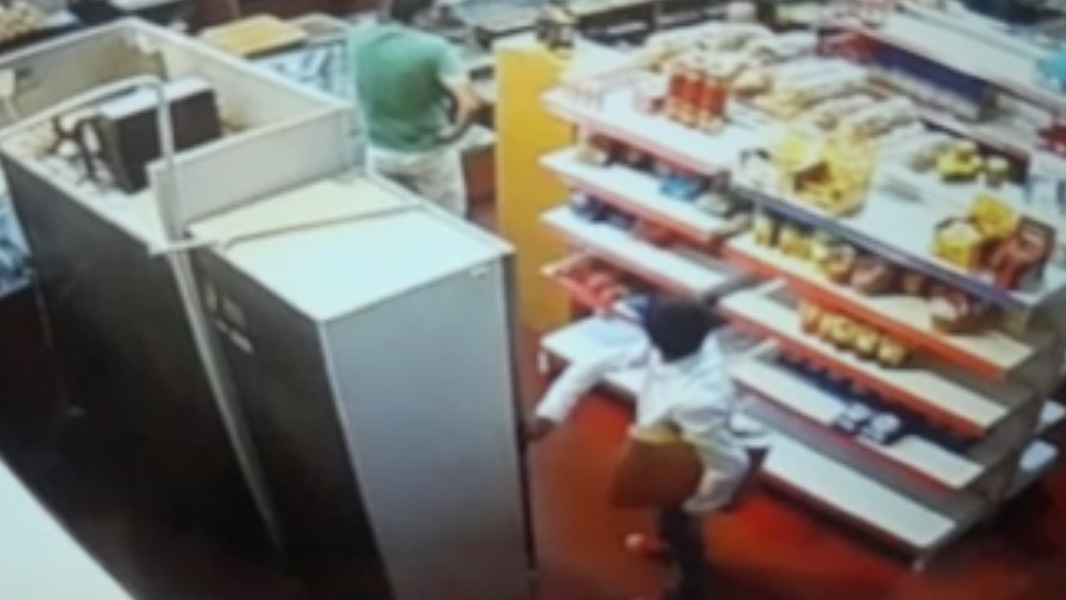 Con un portafolio robaron en un comercio