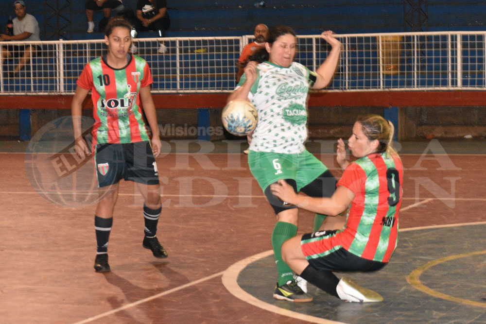 Femenino: Luz y Fuerza sacó ventaja en la ida